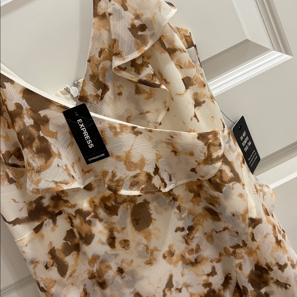 ✨NWT~Express Ruffle Maxi✨ - Picture 6 of 10